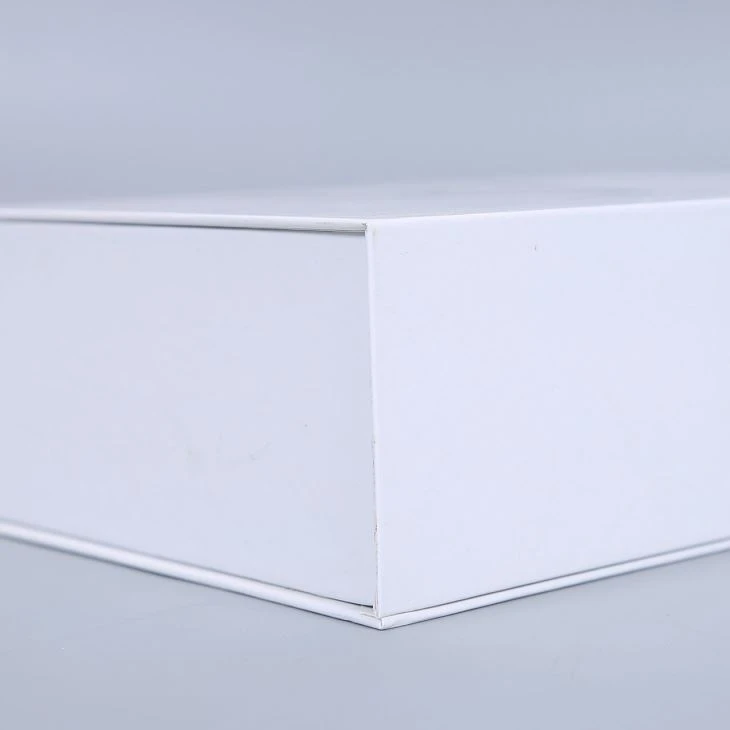 Magnetic Lid Gift Box White Color